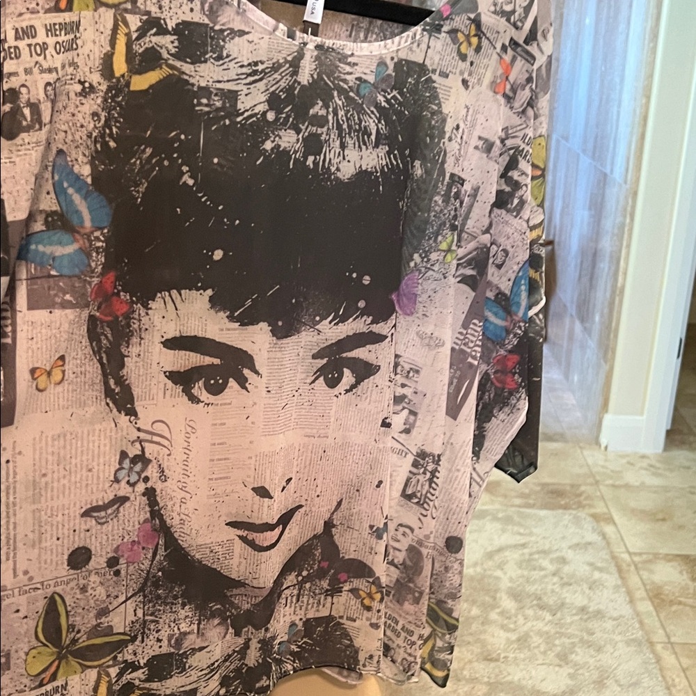 Chic Graphic Print Women's Top